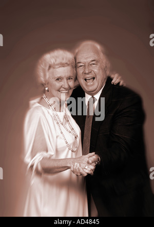 Gerne älteres paar tanzen zu feiern Stockfoto