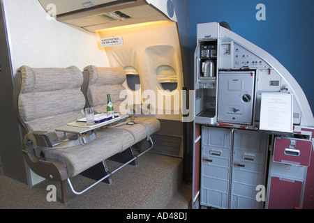 Flugzeug-Küche in einer Boeing 727 Stockfotografie - Alamy