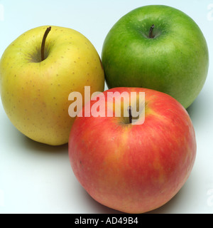 Golden, Pink Lady und Granny Smith Äpfel Stockfoto