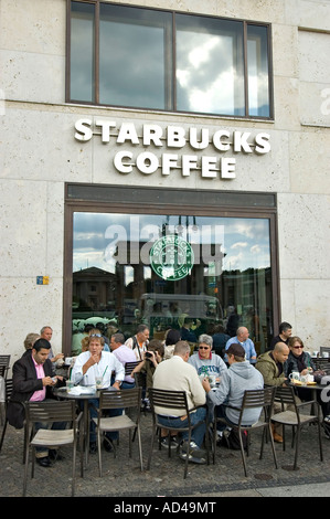 Starbucks am Brandenburger Tor, Berlin, Deutschland Stockfoto