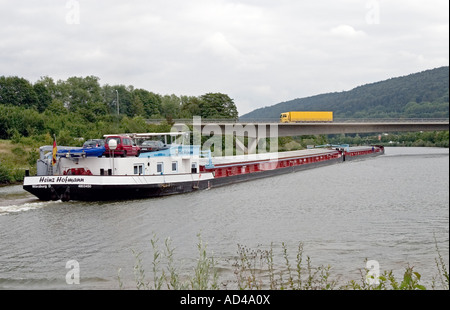 Push-Schlepp auf dem Main-Donau Kanal in der Nähe von Beilngries, Bayern, Deutschland Stockfoto