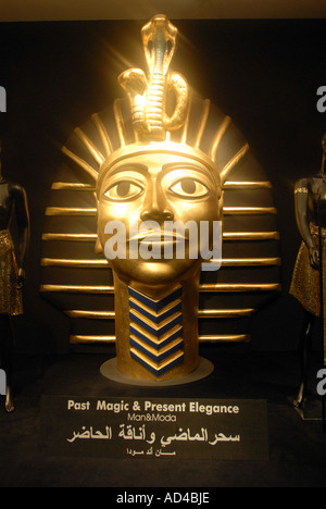 Ein ägyptischer Pharao Maske in der Mall der Emorates Dubai VAE Stockfoto