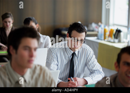 Profis, die Teilnahme an einer Präsenzschulung Handel Stockfoto