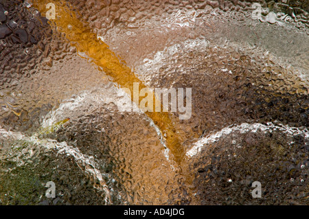 Muster in der Pfütze Eis, Greater Sudbury, Ontario, Kanada Stockfoto