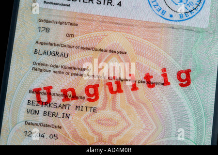 Ein deutscher Pass gestempelt "Ungültig" Stockfoto