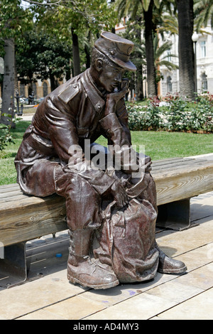 Bronze Statue von Spainsh Mann des Militärs, Plaza de Heroes de Cavite, Cartagena, Murcia, Spanien Stockfoto