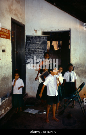 Kinder in der Schule St. Vincent de Paul Society Alappuzha Kerala Indien Stockfoto