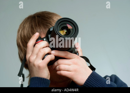 Ein junger Mann mit dem Fotografieren Stockfoto