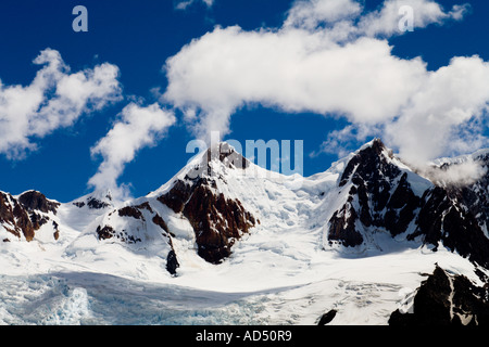 WISPs von Wolken aus Spitzen Gletscher torres Stockfoto