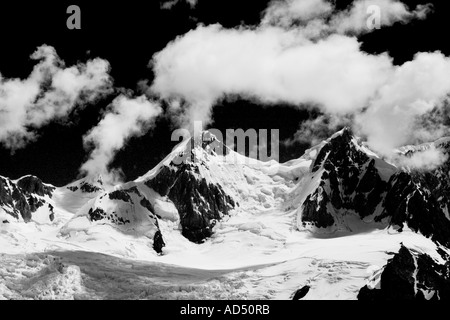 WISPs von Wolken aus Spitzen Gletscher torres Stockfoto