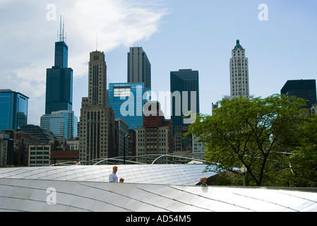 Skyline von Chicago von BP Brücke / Millennium Park Stockfoto