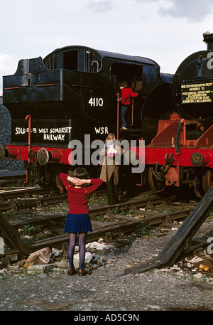 Dampflokomotiven, die darauf warten, von Barry Schrottplatz gerettet werden zurückgezogen. 1975 Stockfoto