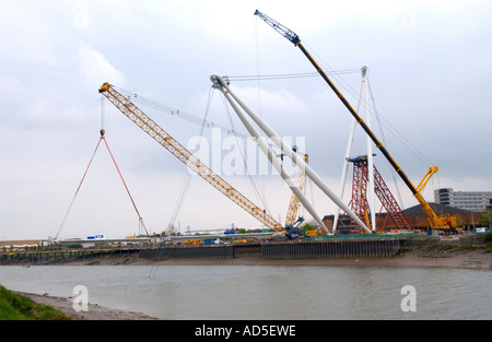 Brücke im Bau über dem Fluss Usk in Newport City Centre, South East Wales Cymru, Großbritannien Stockfoto