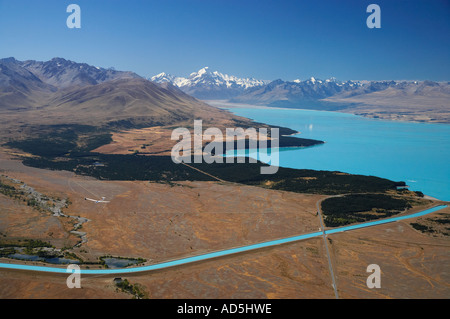 Lake Pukaki Aoraki Mt Cook Pukaki Canal und Segelflugzeug Mackenzie Country Süd Insel Neuseeland Stockfoto