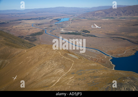 Segelflugzeuge über Ben Ohau und Lake Ohau Mackenzie Country Südinsel Neuseeland Stockfoto