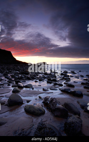 Sonnenuntergang am gegen Bay an der Küste von North Yorkshire Stockfoto