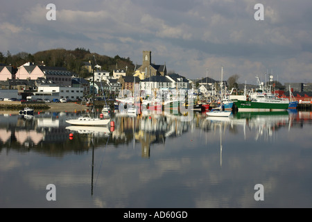 Killybegs Co. Donegal Ireland port Angelboote/Fischerboote Trawler Yachten Wasser Liegeplätze Meer Ozean Stockfoto