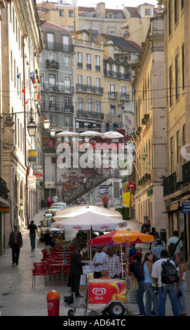 Auf einer Seitenstraße direkt an der Praça Dom Pedro IV Rossio Baixa Viertel Zentrum von Lissabon anzeigen Stockfoto