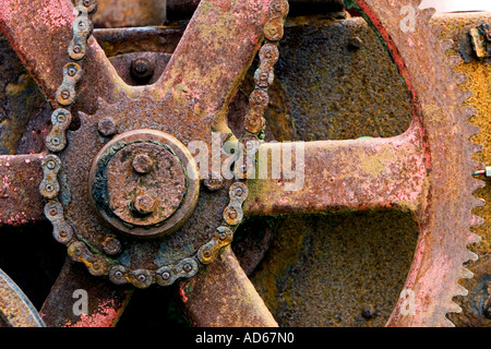 Alten korrodiert Kettengetrieben Landmaschinen Stockfoto