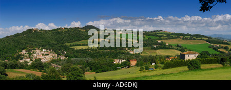 Panorama der ländlichen landwirtschaftlichen Dorf von Pontecuti in den Fluss Tiber Tal Todi Umbrien Italien Stockfoto