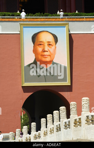 Porträt von Mao Zhe Dong auf das Tor des himmlischen Friedens, gebaut im 15. Jahrhundert am Rande des Platz des himmlischen Friedens Peking China Stockfoto