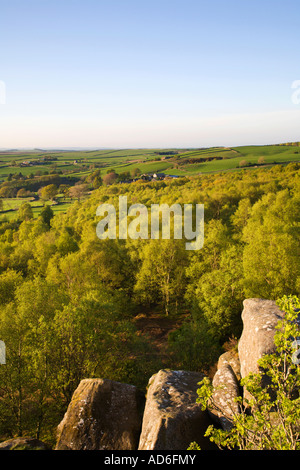 Blick über Nidderdale aus Brimham Rocks North Yorkshire England Stockfoto