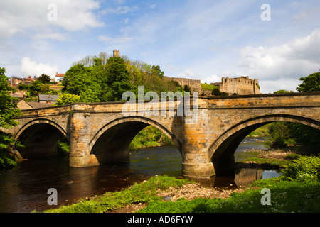 Brücke über den Fluß Senke und Richmond Schloß Richmond North Yorkshire England Stockfoto