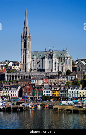 Str. Colmans Kathedrale und georgischen Häuser, Emigrant Anlegeplatz während der Hungersnot, Cobh (ehemals Queenstown), County Cork, Irland Stockfoto