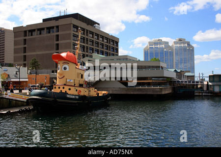 am Wasser mit Boot namens "Theodore Too" in Halifax, Nova Scotia, Kanada, Nordamerika. Foto: Willy Matheisl Stockfoto