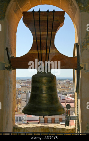 Kirche-Glocke im Turm der barocken Basilika aus dem 17. Jahrhundert, Basilika Santa Maria, Elx, Elche, Costa Blanca Stockfoto