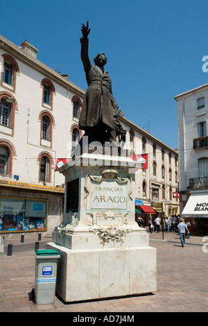 Statue von Arzt und Astronom Francois Arago in Place Arago Stadt Perpignan Languedoc Roussillon Frankreich Europas Stockfoto