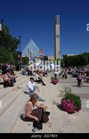 Kanada Alberta-Edmonton-Sir Winston Churchill Square Menschen Stockfoto