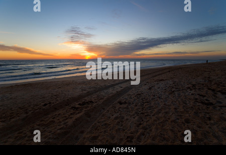 Sonnenaufgang über dem Atlantik am North Beach in der Nähe von St. Augustine, Florida, USA Stockfoto