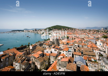 Blick auf Split Hafen vom Glockenturm der Kathedrale St. dominus Stockfoto