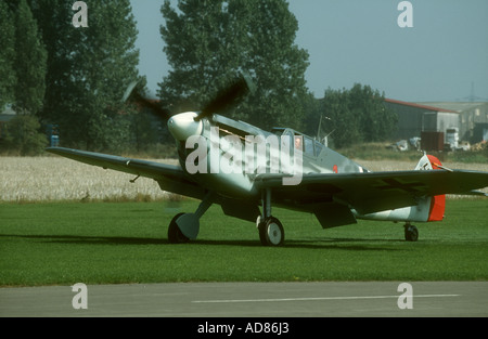 Hispano HA 1.112 Mil Buchon (Messchersmitt Me109) von den realen Aeroplane Company Rollen am Breighton Flugplatz Stockfoto