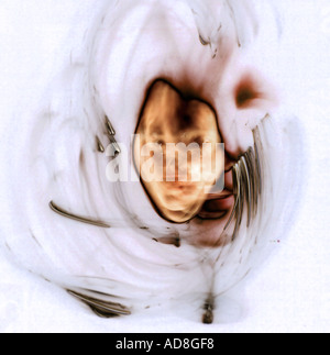 Übernatürliche und eindrucksvollen Bild der verzerrten Gesichter mit vielen symbolischen Konnotationen Stockfoto