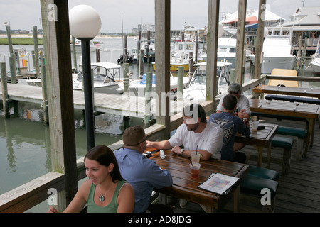 Virginia Beach, Lynnehaven River Water, Bubba's Marina und, Restaurant Restaurants Essen Essen Essen gehen Cafe Cafés Bistro, Tische, Besucher reisen traveli Stockfoto