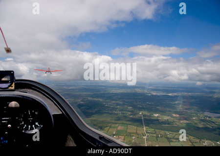 Luftaufnahme aus dem Segelflugzeug Cockpit beim Klettern Stockfoto