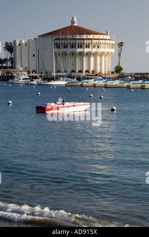 Bekannt für seine Art-Deco-Architektur, ist das Casino das berühmteste Wahrzeichen auf Catalina Island vor der Küste von Kalifornien. Stockfoto