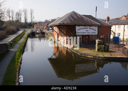 Powysland Museum und Montgomery Canal Centre im alten Lagergebäude auf Wasserseite Welshpool Powys Mid Wales UK Stockfoto