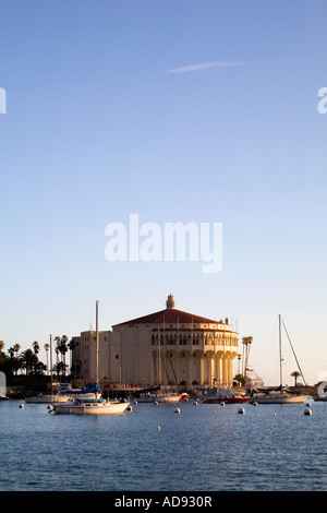 Art-Deco-Architektur wird in der Runde Casino Gebäude, das berühmteste Wahrzeichen auf Catalina Island vorgestellt. Stockfoto