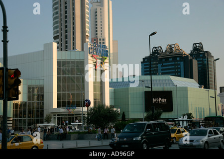 Mecidiyekoy und das Cevahir Einkaufszentrum, Istanbul, Türkei Stockfoto