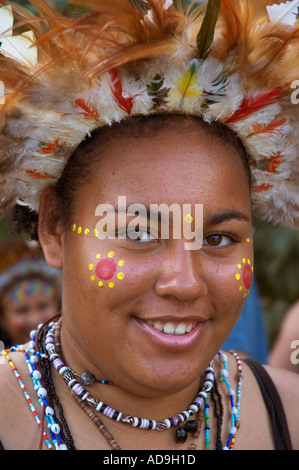 Port Moresby traditionelle Tribal Tänzerin 1 einziges allein Nahaufnahme DCSA 5211 Stockfoto