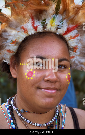 Port Moresby traditionelle Tribal Tänzerin 1 einziges allein Nahaufnahme DCSA 5212 Stockfoto