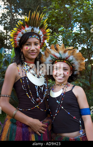 Port Moresby traditionellen Stammes-Tänzer 2 zwei paar paar DCSA 5215 Stockfoto