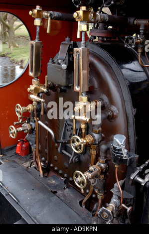 Dampflokomotive cab Fluss Irt Ravenglass Eskdale Railway Cumbria in England und Stockfoto