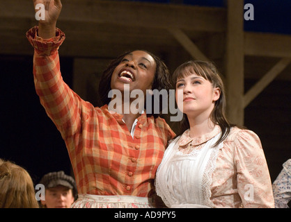 Juni ist in Szene aus Karussell von Rogers und Hammerstein Chichester Festival Theatre Bustin. Juni 2006 Stockfoto