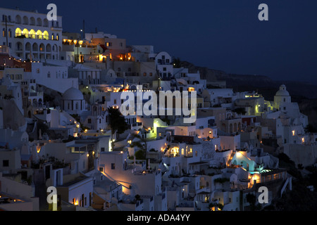 Blick auf die Stadt in den Abend, Griechenland, Santorin, Thira Stockfoto