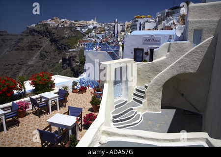 Dachterrasse von einem Hotel, Griechenland, Santorin, Thira Stockfoto