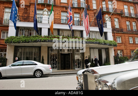 Parken vor dem Hotel Claridges, 51 Brook Street, Mayfair, London, England Stockfoto